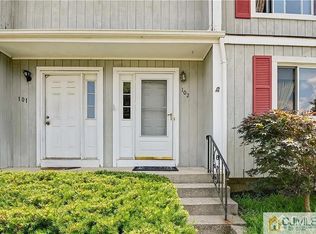 102 Benjamin Ct, Dayton, NJ
