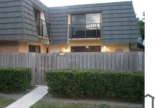 3209 32nd Way — Photo 1