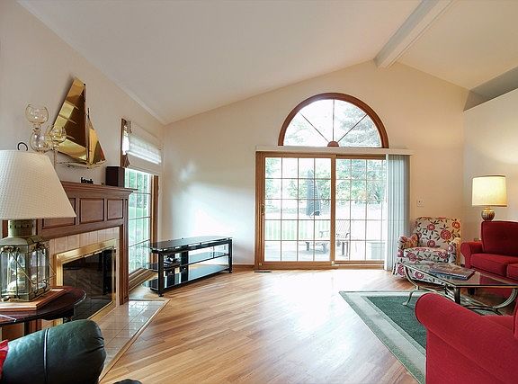 3rd image of 2108 N Lake Shore Cir