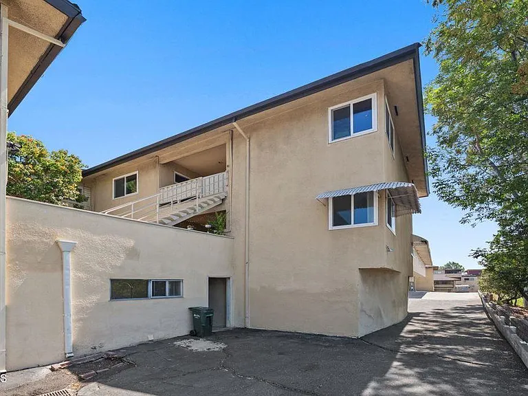 385 Cliff Dr #8 — Photo 34