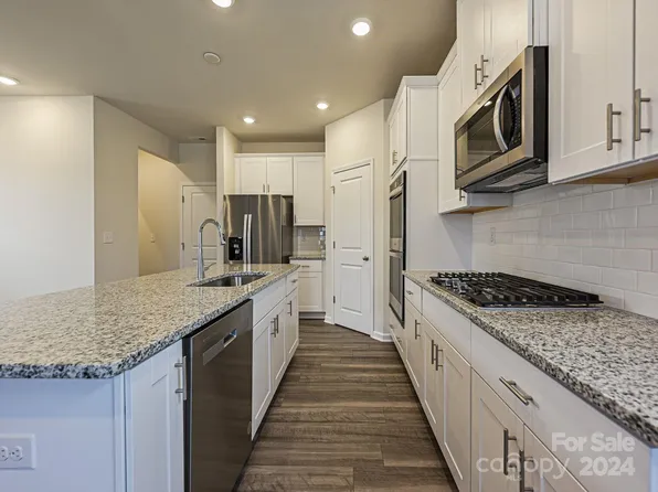 344 Cedar Knoll Cir, Pineville, NC 28134