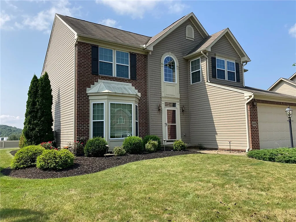 4 bed, 4.0 bath, 2606 sqft, $3,650 — Photo 2