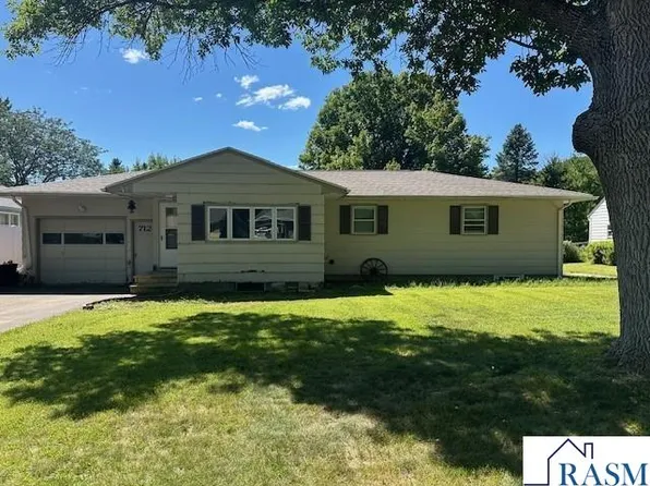 712 Austin Dr, Saint Peter, MN 56082