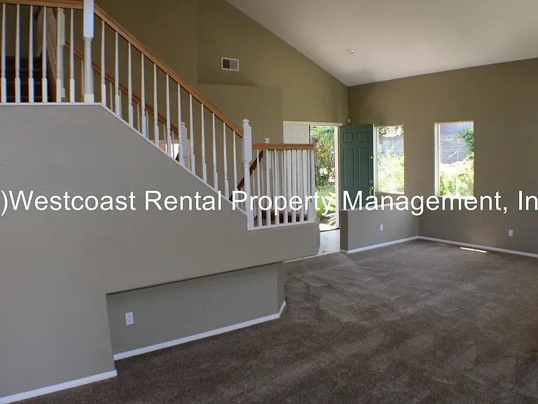 1889 Autumn Pl — Photo 8