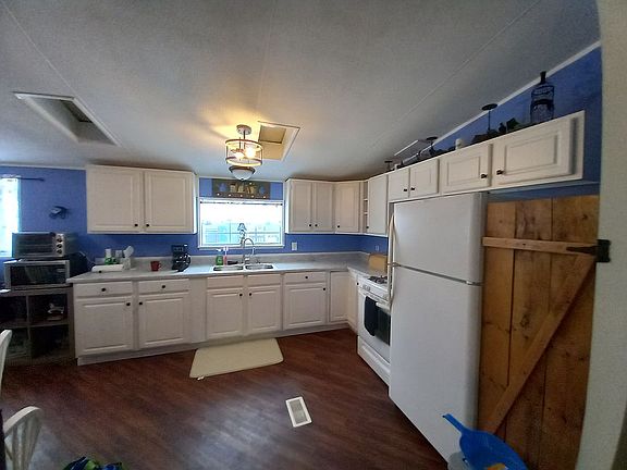 4th image of 10 Oak Dr