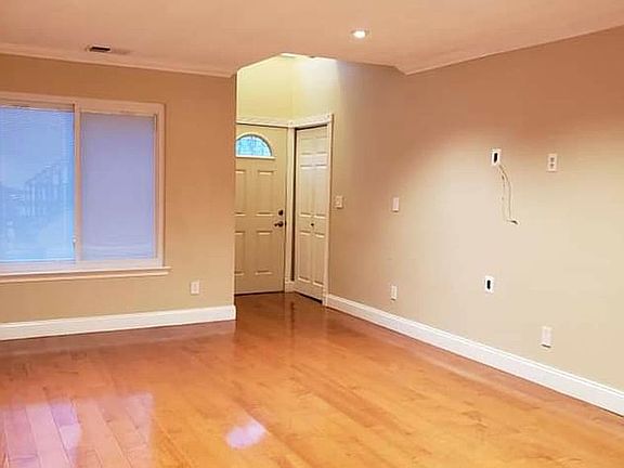 2nd image of 720 Hilltop Ct
