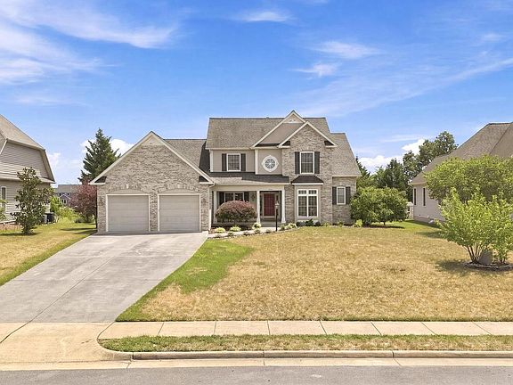 3rd image of 136 Cahille Dr