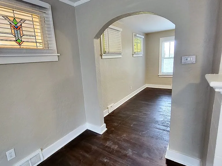 2048 Pioneer Ave — Photo 7