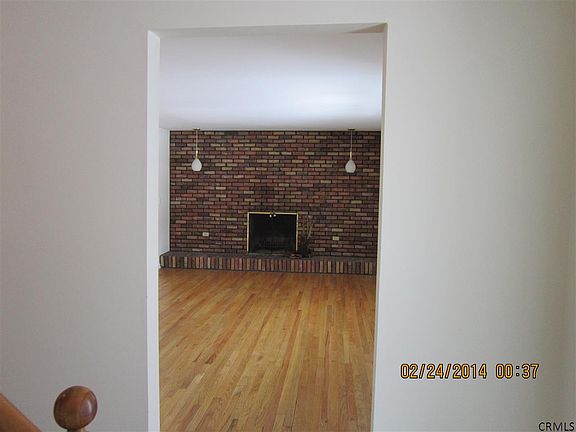3rd image of 18 Pinewood Dr