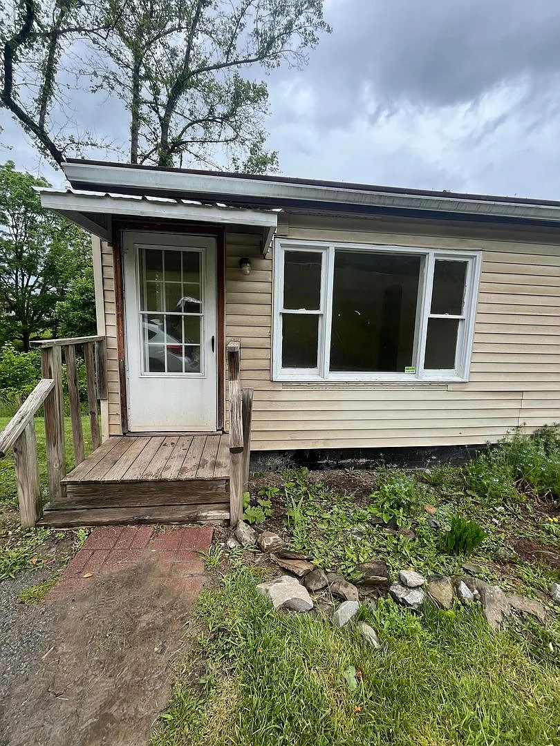 7272 - 421 & 423 South Lewis St/Duplex — Photo 1