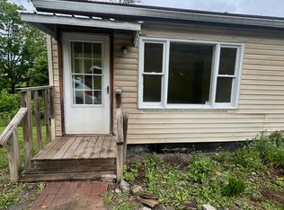 421 & 423 N Lewis St #423, Glenville, WV 26351