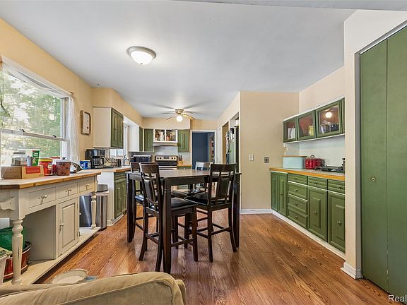 9th image of 2329 Melody Ln