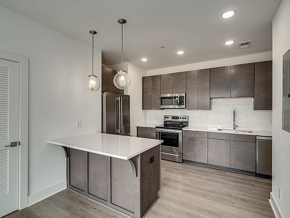 3rd image of 1613 Marshall Hollow Dr #303R