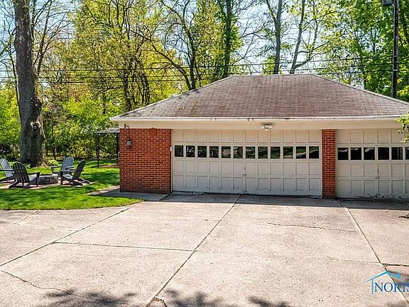 5th image of 3935 Hillandale Rd #2