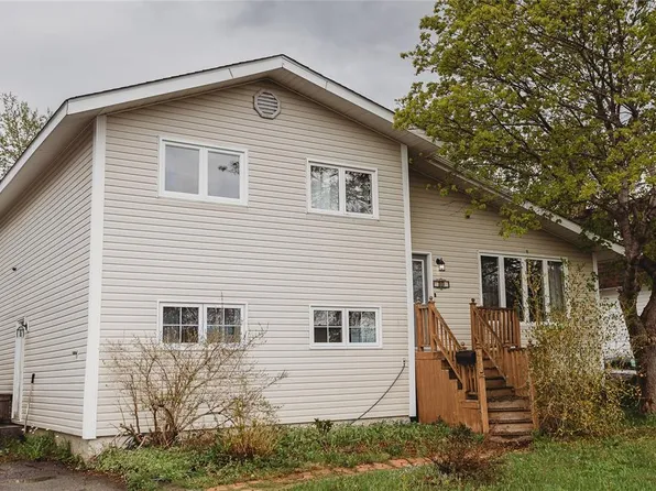 10 Gordon Street, Gander, NL A1V