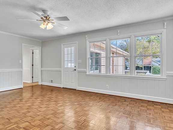 3rd image of 806 Shoresbrook Dr
