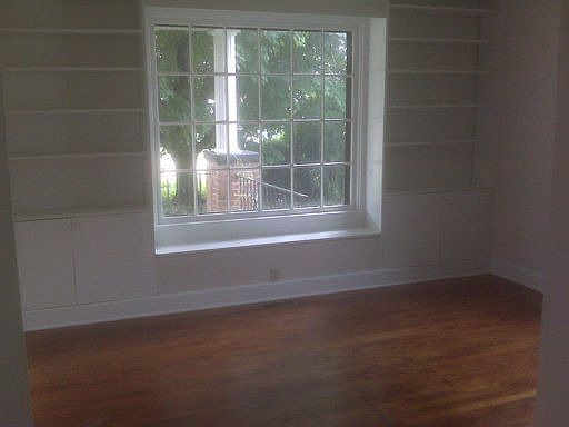 4th image of 1621 Lawson Ave