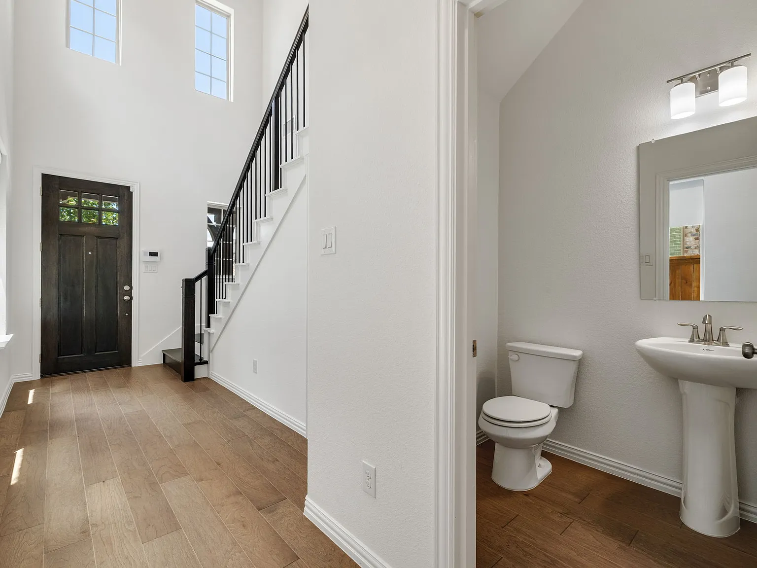 3 bed, 2218 sqft, $3,300 — Photo 4