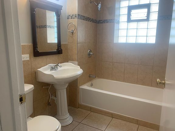 5th image of 1424 N Maplewood Ave #2R