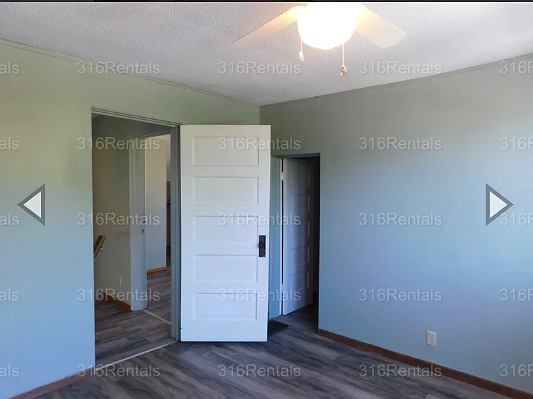 113 S Oak St — Photo 16