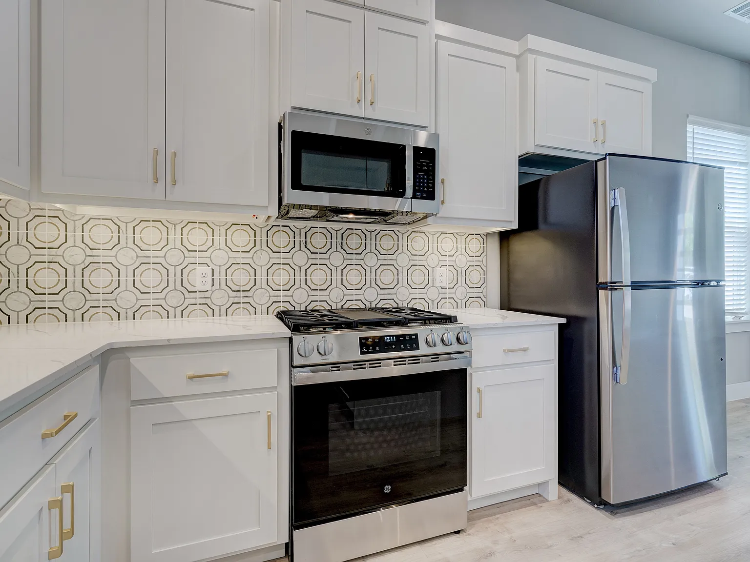 12 N Howard St — Photo 4