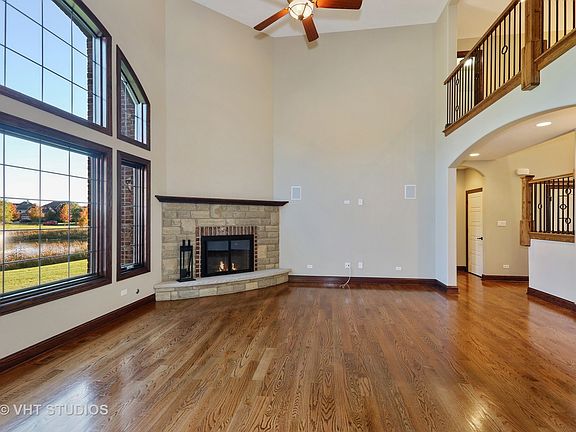 3rd image of 7625 Pineview Ct
