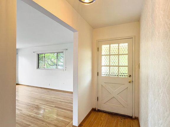 4th image of 2631 Monterey St