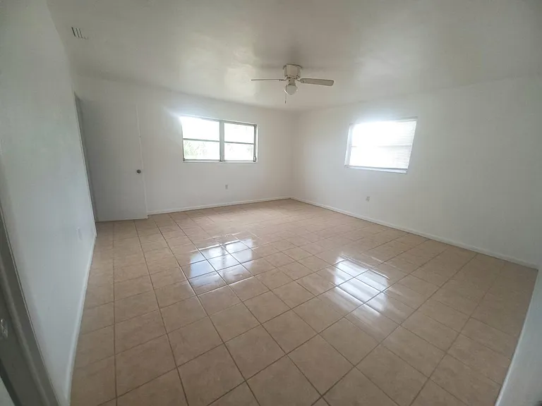 33 S Lincoln Ave — Photo 19