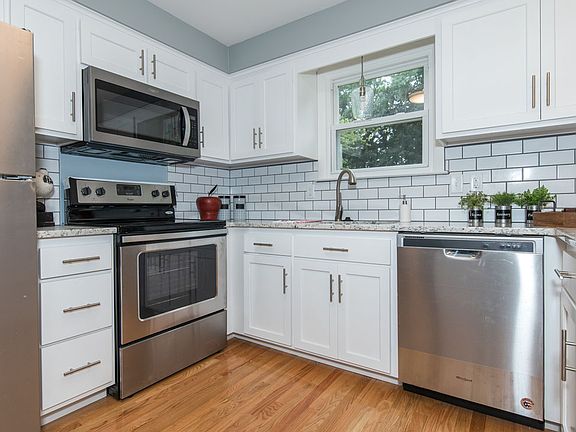 3rd image of 25 Mountain View Dr
