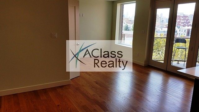 2nd image of 2704 Hoyt Ave S #7A