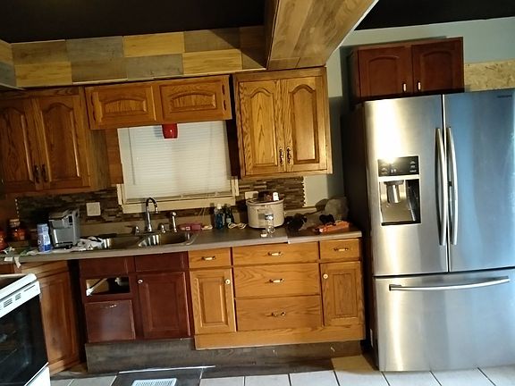 5th image of 2621 N Main St