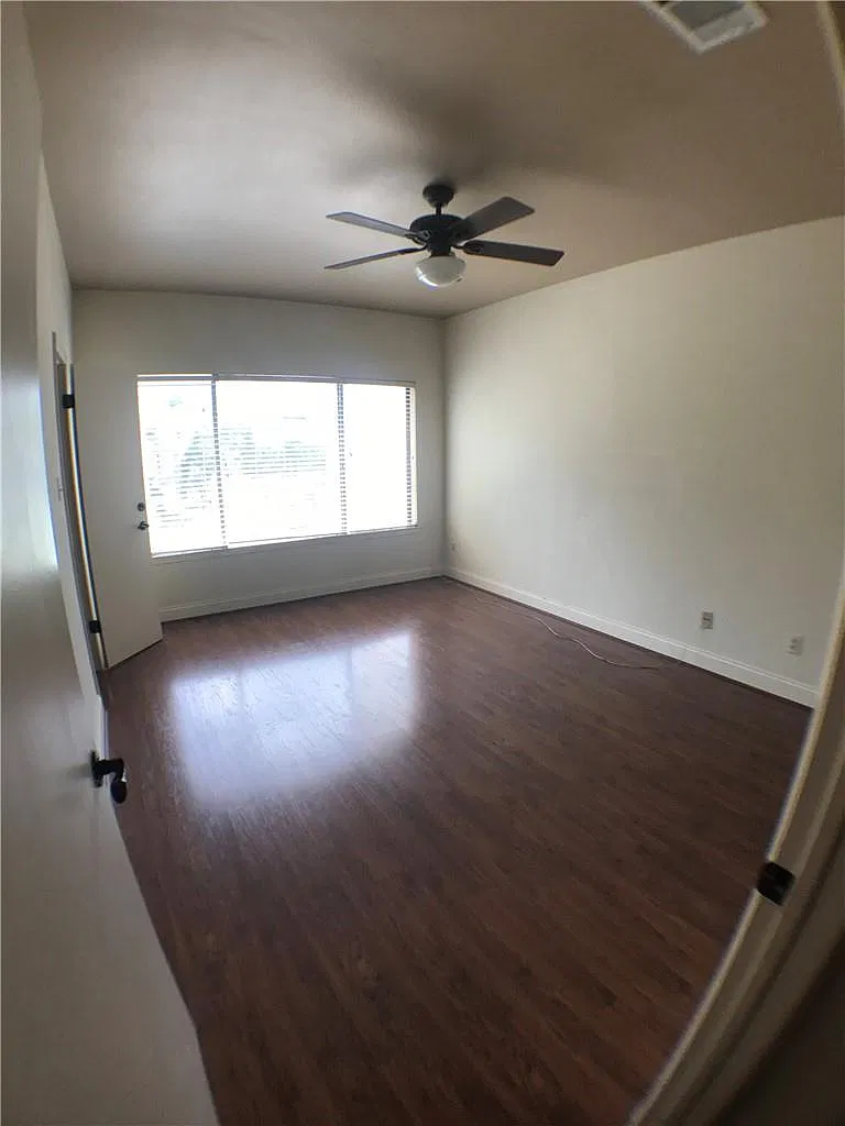 2 bed, 2.0 bath, 904 sqft, $2,200 — Photo 4