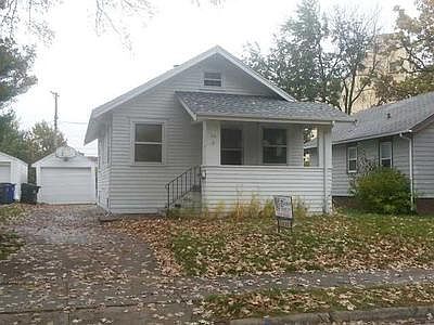 2nd image of 872 14th St NE