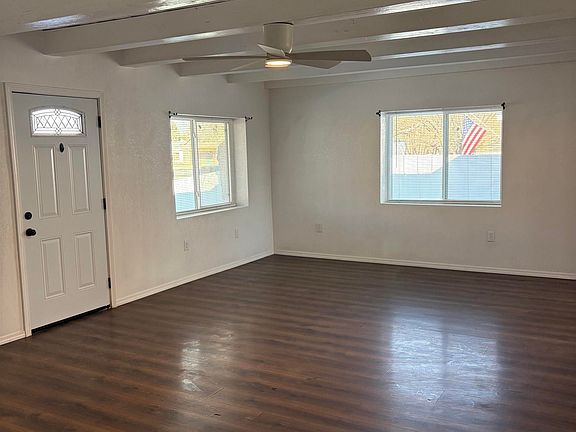 3rd image of 907 W Dallas Ave