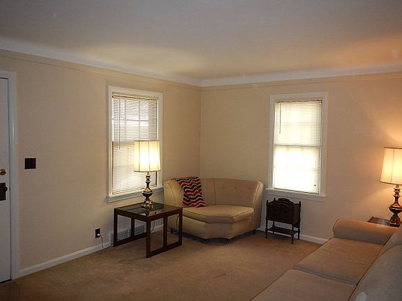 4th image of 267 Wood St