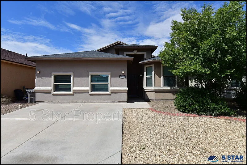 3 bed, 2.0 bath, 1800 sqft, $1,895 — Photo 2