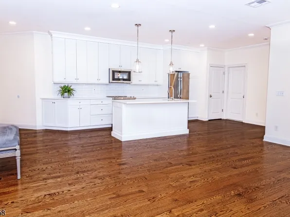 29 Euclid Ave Unit 203, Summit, NJ 07901