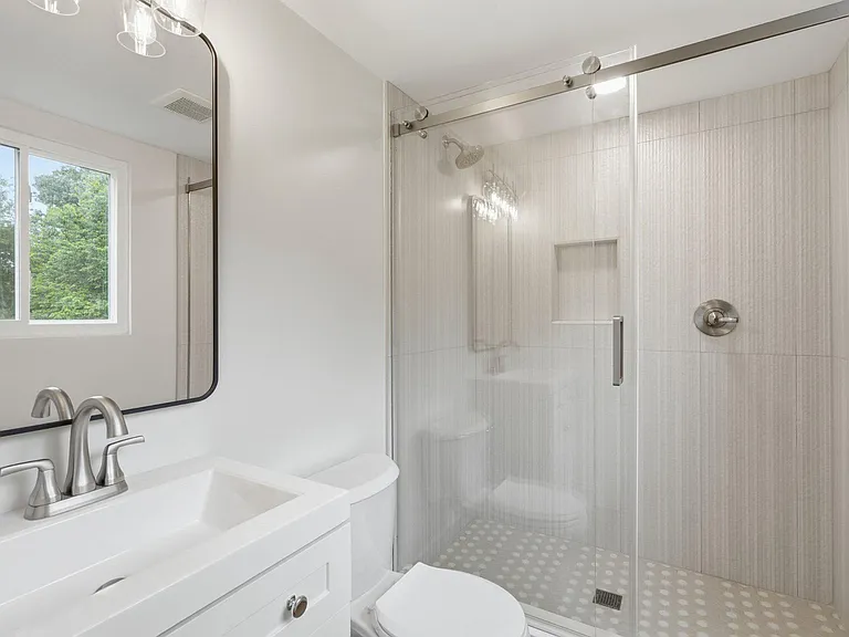 202 Leslie Ct — Photo 12