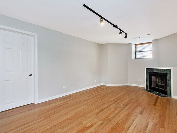 4th image of 1049 W Montana St