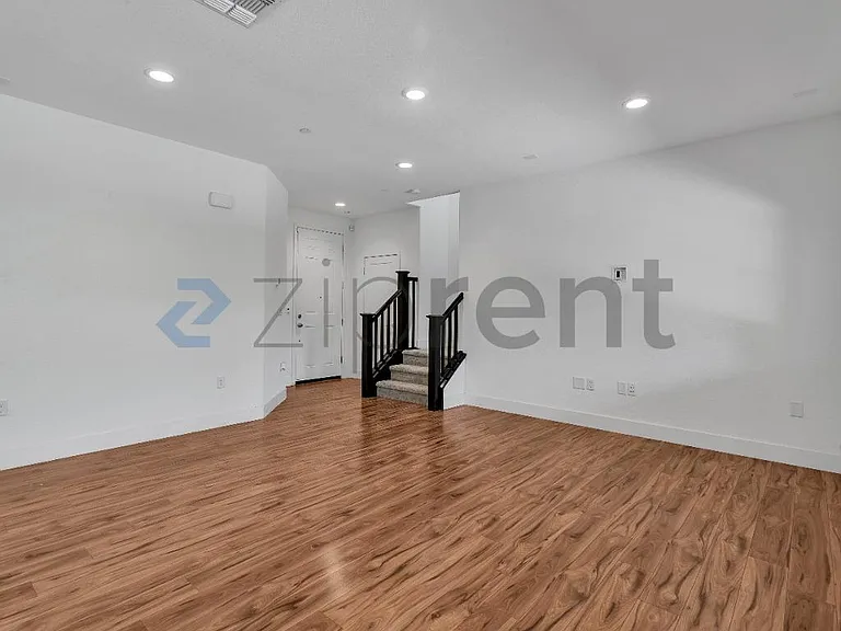 1483 S Barker St — Photo 4