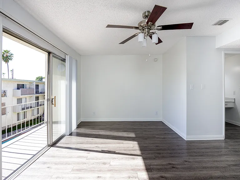 Park Manor Apartments — Photo 16