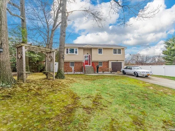 44 Summit Street, Plainview, NY 11803