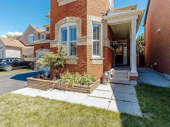 3rd image of 715 Casarin Cres