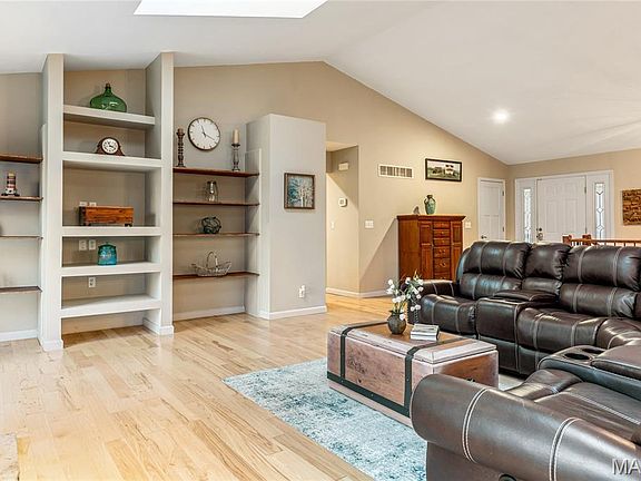 4th image of 877 Red Fox Dr