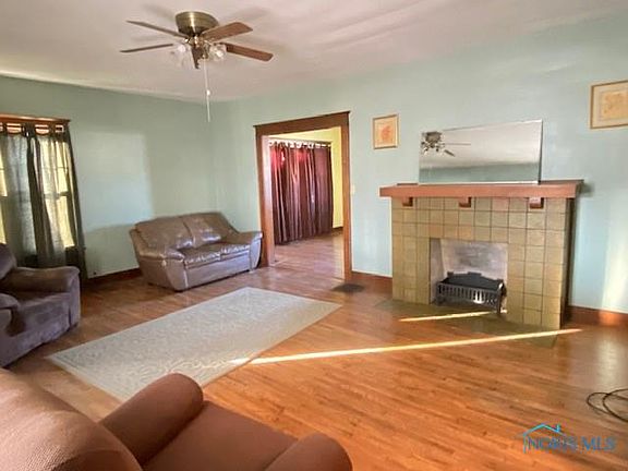 4th image of 237 E Lynn St