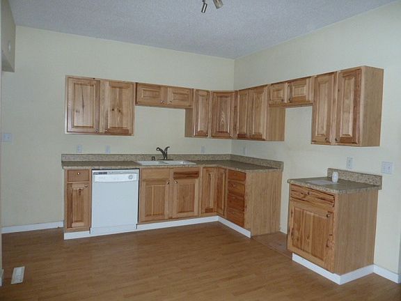 4th image of 702 1st Ave