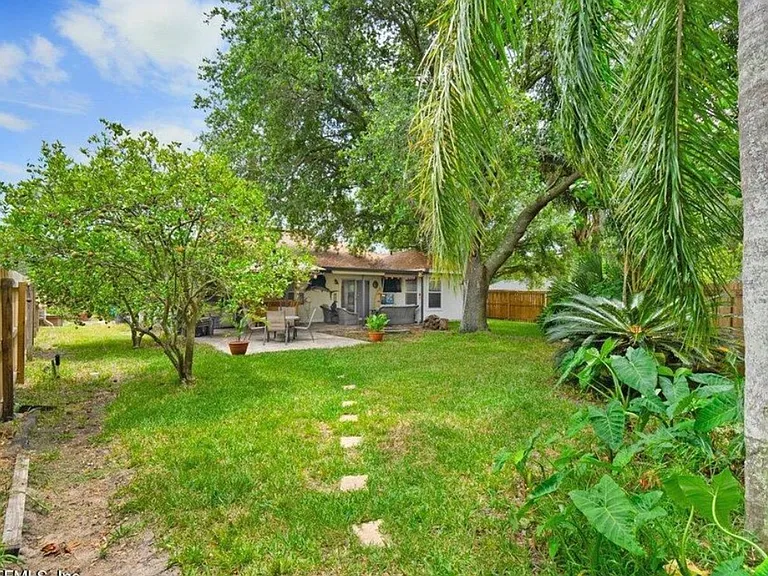 3376 International Village Dr W — Photo 22