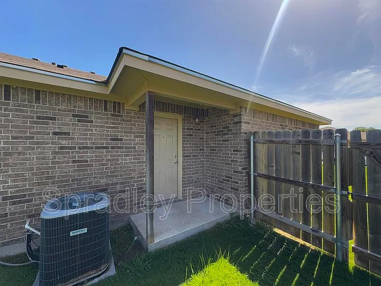 1420 Leon Rd — Photo 18