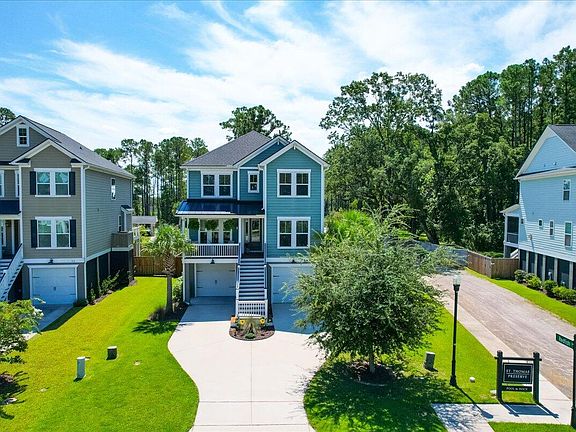 4th image of 414 Amalie Farms Dr