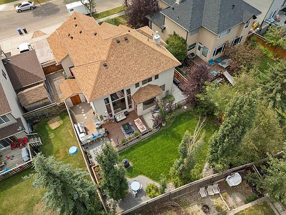3rd image of 393 Banister Dr